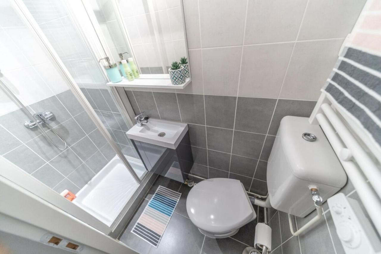 Charming Renovated Studio - Вильорбан Екстериор снимка