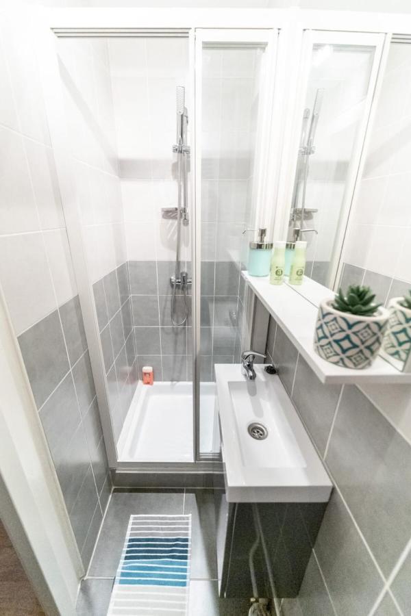 Charming Renovated Studio - Вильорбан Екстериор снимка